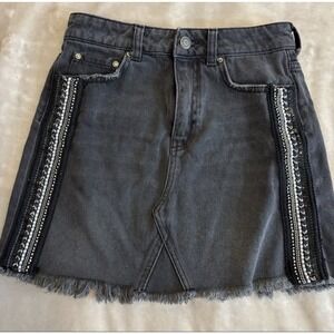 FREE PEOPLE Washed Black Denim Mini Skirt 0 Studded Side Detail Raw Hem Grunge